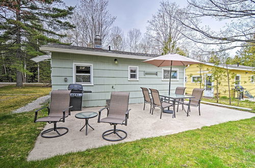 Foto 1 - Charlevoix Cabin w/ Patio & Grill - Steps to Lake