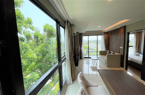 Photo 10 - Deluxe apartment at Panora by Lofty