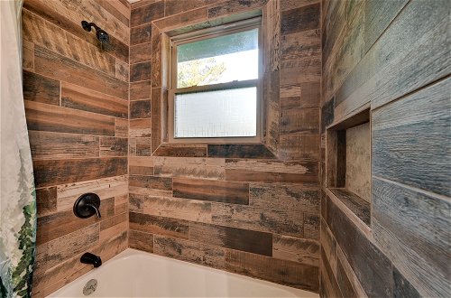 Foto 20 - Charming Eagletown Home w/ Deck & Private Hot Tub