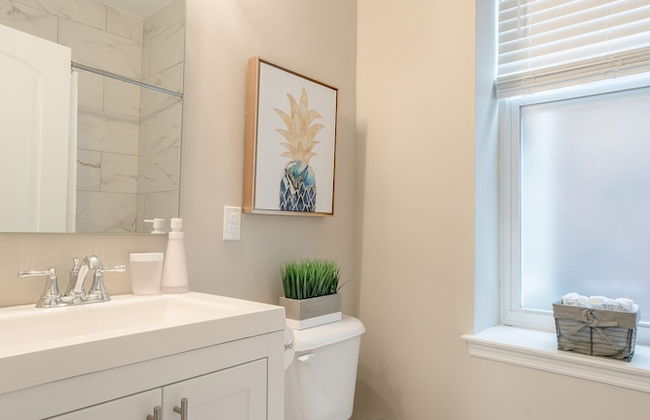 Designer Townhome 2 of 3 Left Side - JZ Vacation Rentals - Foto 16