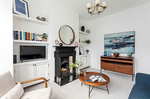 Foto 15 - Chic 2-bed Flat in Leafy Clapham South