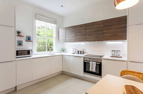 Photo 9 - Chic 2-bed Flat in Leafy Clapham South