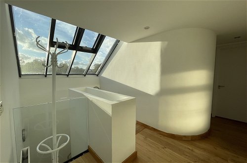 Photo 11 - Luxurious Two Bedroom Penthouse