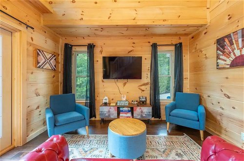 Foto 13 - A Modern Cozy 2BDR Cabin Roosters Den