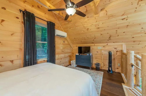 Photo 5 - A Modern Cozy 2BDR Cabin Roosters Den