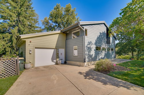 Photo 2 - Riverfront Libertyville Retreat w/ Outdoor Kitchen