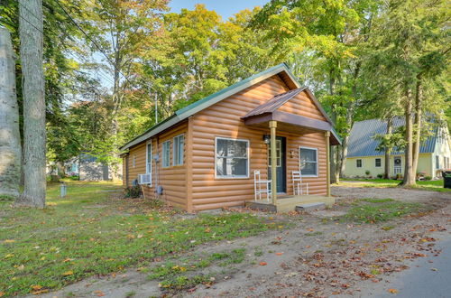 Foto 1 - Cozy Otsego Lake Cabin: Steps to Sandy Beach