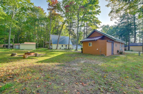 Foto 13 - Cozy Otsego Lake Cabin: Steps to Sandy Beach