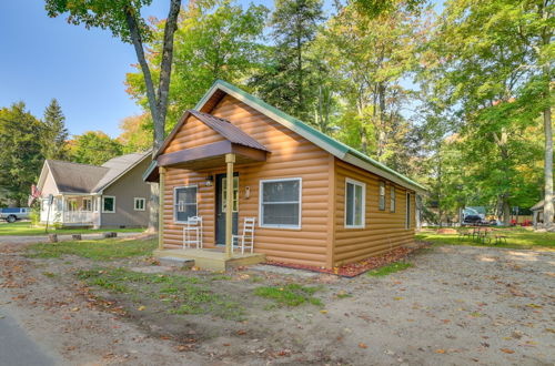 Foto 23 - Cozy Otsego Lake Cabin: Steps to Sandy Beach