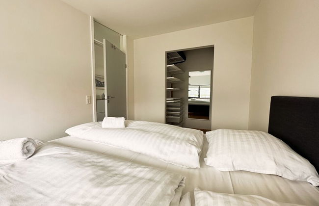 Stunning 1-Bedroom Apt With Breathtaking Scenery - Photo 4