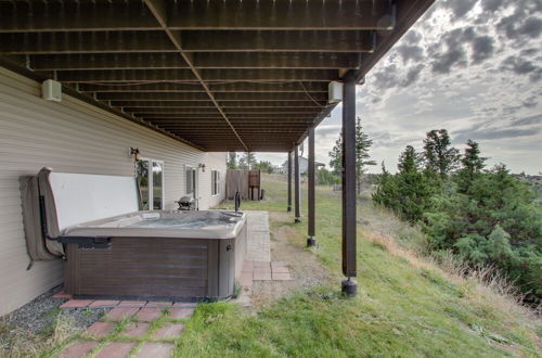 Photo 5 - Spacious Canyon Ferry Lake House With Bar & Views