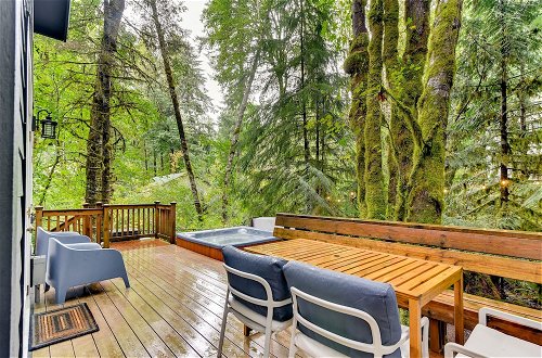 Photo 27 - Rhododendron Creekside Cabin w/ Hot Tub & Fire Pit