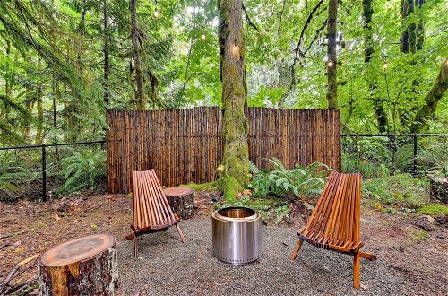Photo 10 - Rhododendron Creekside Cabin w/ Hot Tub & Fire Pit