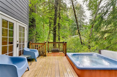 Photo 7 - Rhododendron Creekside Cabin w/ Hot Tub & Fire Pit