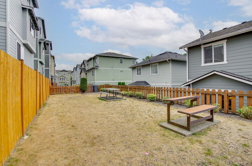 Photo 22 - Wfh-friendly Townhome Rental Near Ferry in Everett