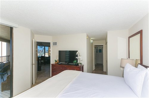 Photo 17 - Two Bedroom Discovery Bay High Rise Condos with Lanai & Gorgeous Views