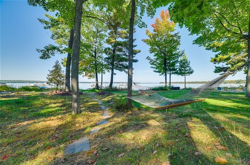 Foto 37 - Higgins Lake Vacation Rental w/ Lake Views & Deck