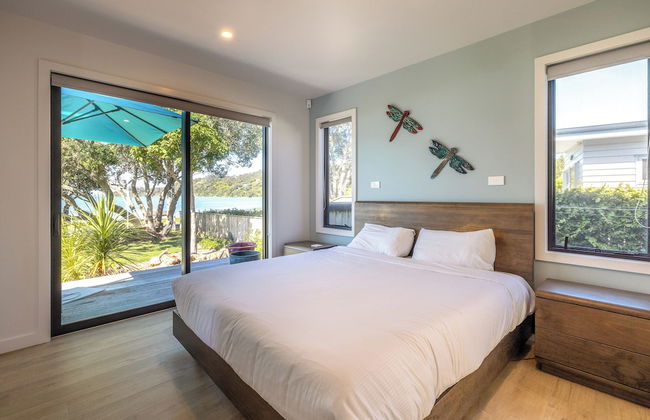 The Golden Pohutukawa Beach House - Photo 2