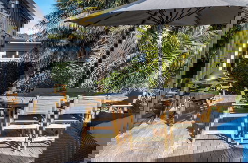 Foto 11 - The Golden Pohutukawa Beach House