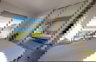 Foto 1 - The Golden Pohutukawa Beach House