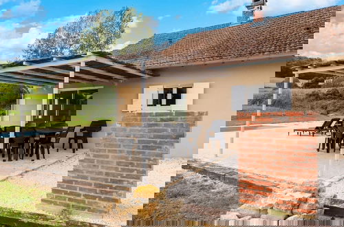 Foto 32 - Charming Holiday Home With Private Pool