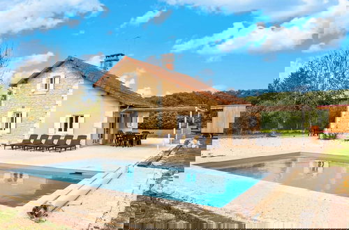 Foto 23 - Charming Holiday Home With Private Pool
