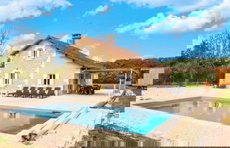 Foto 1 - Charming House in Hautefort With Pool & Nature