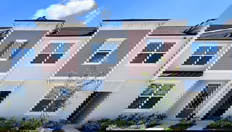 Foto 1 - Beautiful 5 Bedroom Town Home with Splash Pool 5 Home by RedAwning