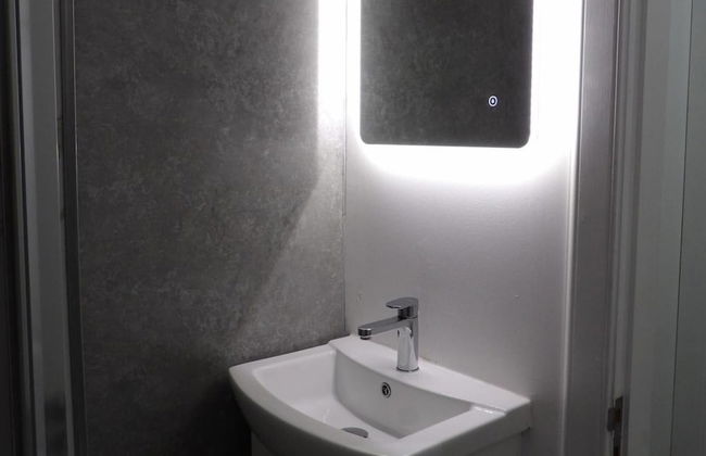 2bed Apt Sleeps 4-near Meadows Park, Parking, Wifi - Photo 10