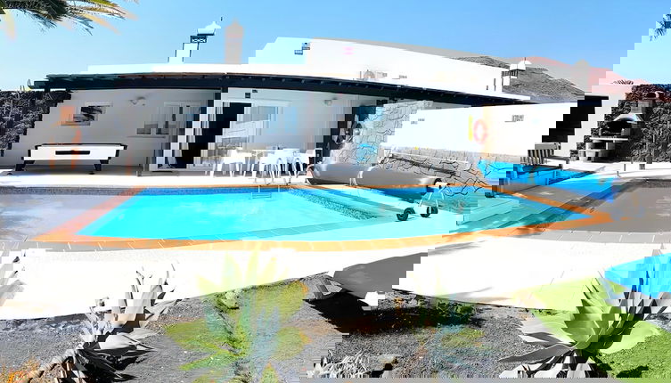 Foto 1 - Villa Descansa With Private Pool, Air-conditioning, Sea View, Smart-tv & Wifi