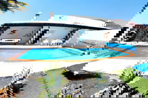 Foto 1 - Villa Descansa With Private Pool, Air-conditioning, Sea View, Smart-tv & Wifi