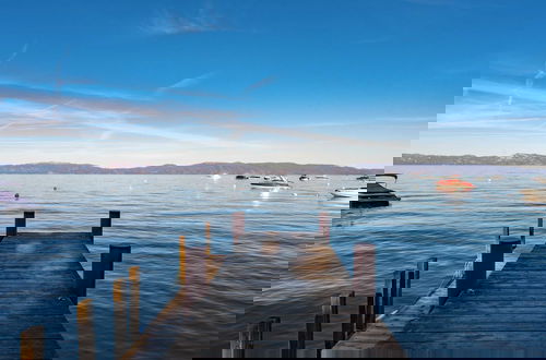 Foto 26 - Lakefront Haven by Avantstay Minutes to Ski Resorts Private Dock & Boat