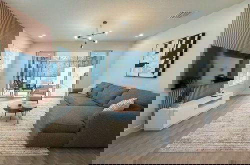 Foto 8 - Upstay - Modern Home w Pool in New Development