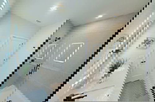 Foto 18 - Upstay - Modern Home w Pool in New Development