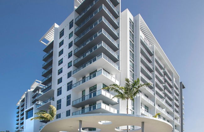 Modern Condo in Design District - Photo 72