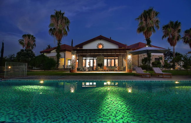 Incredible Large Villa In Paphos Sleeps 14 Children Pool, Jacuzzi, Huge Garden - Foto 33