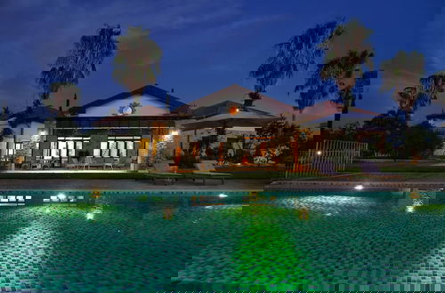 Foto 33 - Incredible Large Villa In Paphos Sleeps 14 Children Pool, Jacuzzi, Huge Garden
