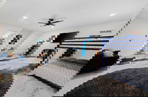 Photo 41 - High End Home w Pool Hot Tub Gameroom