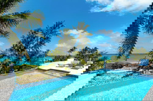 Foto 21 - Pink Sand Paradise: Luxury Home With Heated Pool