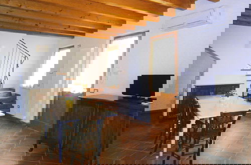 Foto 8 - Apartment in Lazise With Communal Pool
