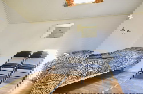 Photo 3 - Cozy Holiday Home in a Lovely Environment