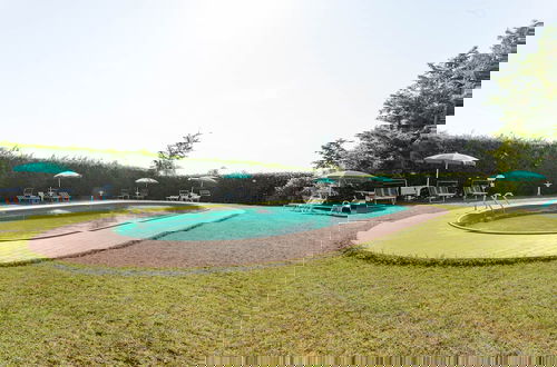 Photo 59 - Cozy Apartment With Swimming Pool and gym on Lake Trasimeno