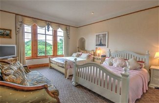 Photo 2 - Stunning 5-bed House in Inverness