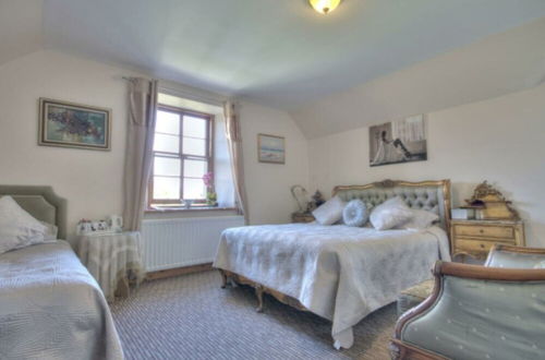 Photo 5 - Stunning 5-bed House in Inverness