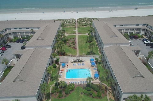 Photo 15 - Oceanfront, 1 Bedroom Studio - Four Winds 10D