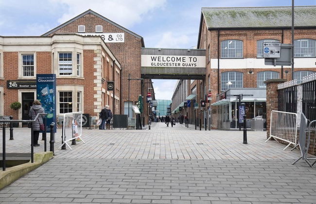 Elliot Oliver - Loft Style 2 Bedroom Apartment With Parking In The Docks - Foto 19