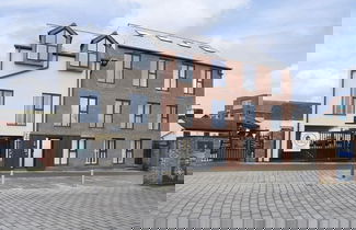 Foto 1 - Beautiful 2 Bedroom Apartment With Parking in The Docks