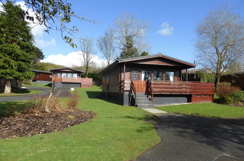 Foto 12 - Conifer Lodge 8 With Hot Tub, Newton Stewart