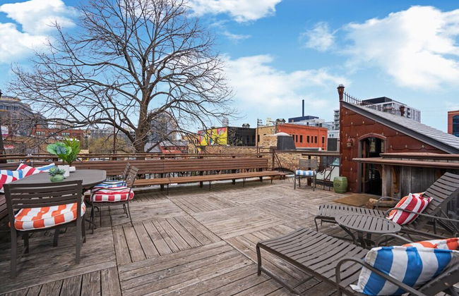 Downtown Rockstar Residence - Photo 45