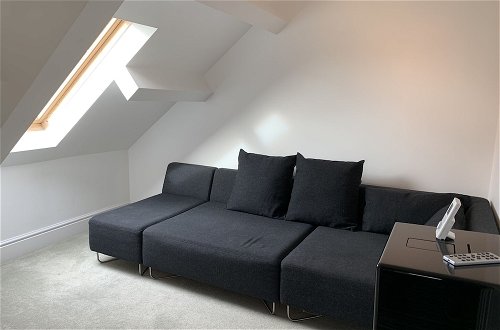 Photo 15 - Stylish 3 Bed Apartment in Bristol